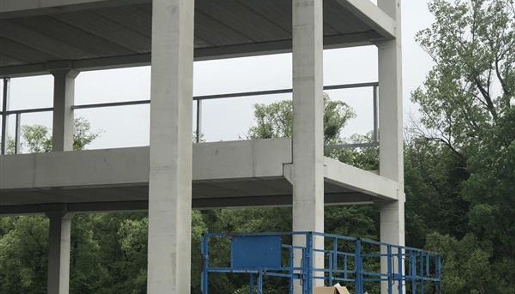 Výškové a montážní práce v průmyslovém areálu v Třanovicích