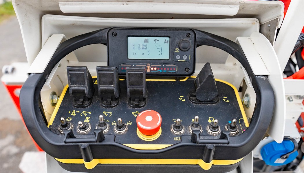 SICO RENT - Autoplosiny - Volvo FL 4x4 Cela DT28 IV_w_028