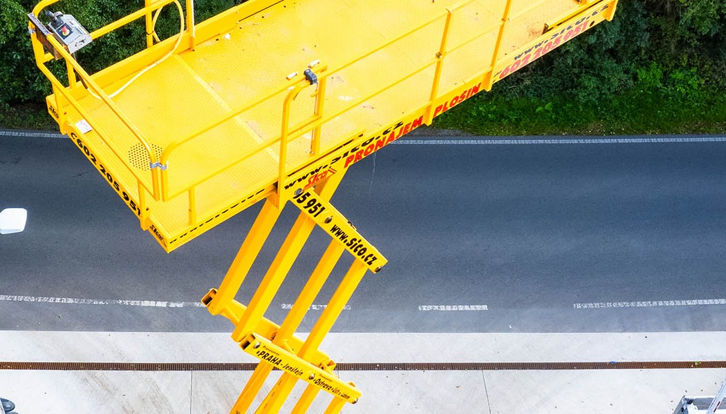 SICO RENT - nuzkova dieselova pracovni plosina Haulotte H 15 SX_w_0025