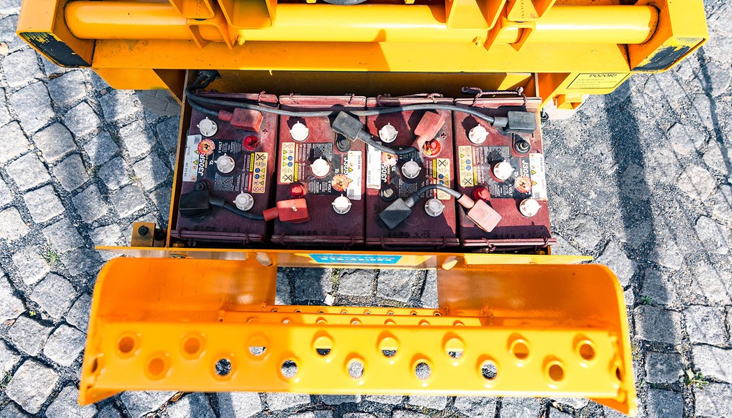 SICO RENT_nuzkova aku plosina_Haulotte Compact 12_w_0021