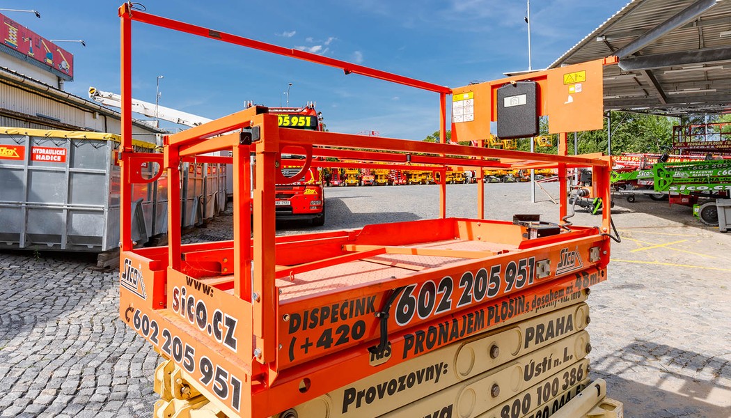 SICO_akumulatorova nuzkova plosina_JLG 10 RS_w_0019