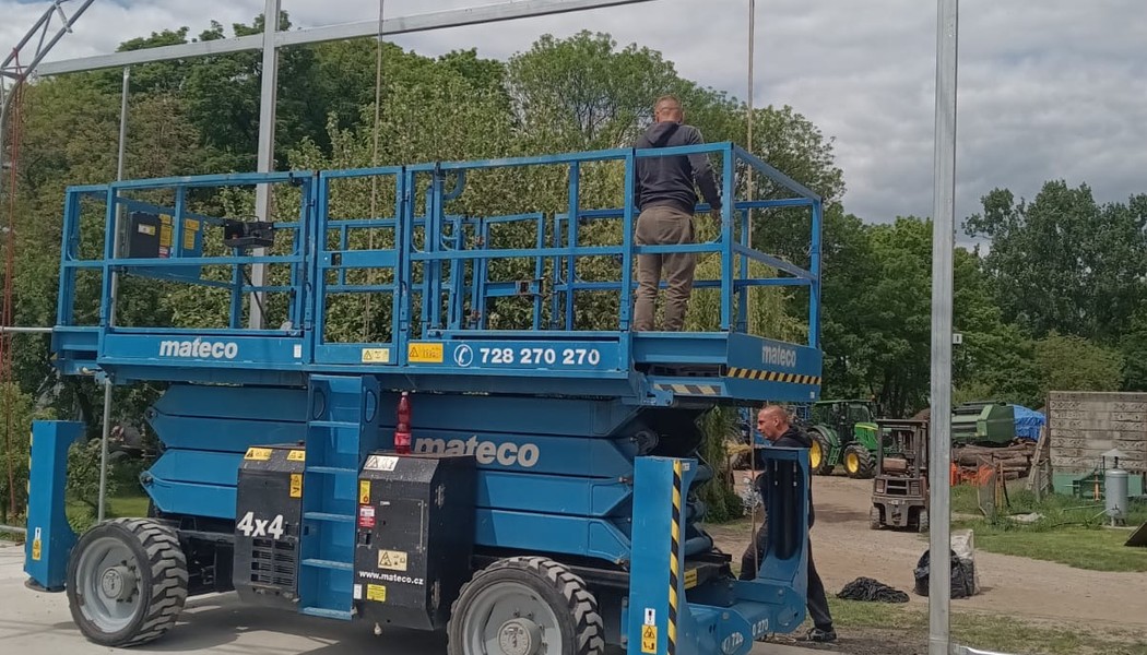 Stavba plachtového přístřešku, Pardubice