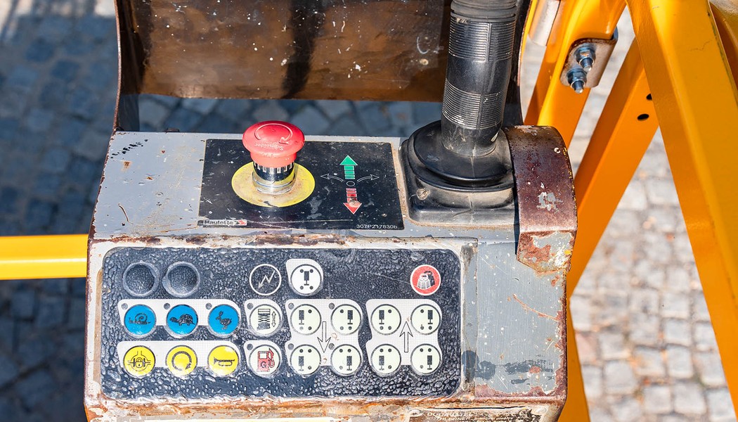 SICO RENT - nuzkova dieselova pracovni plosina Haulotte H 15 SX_w_0014