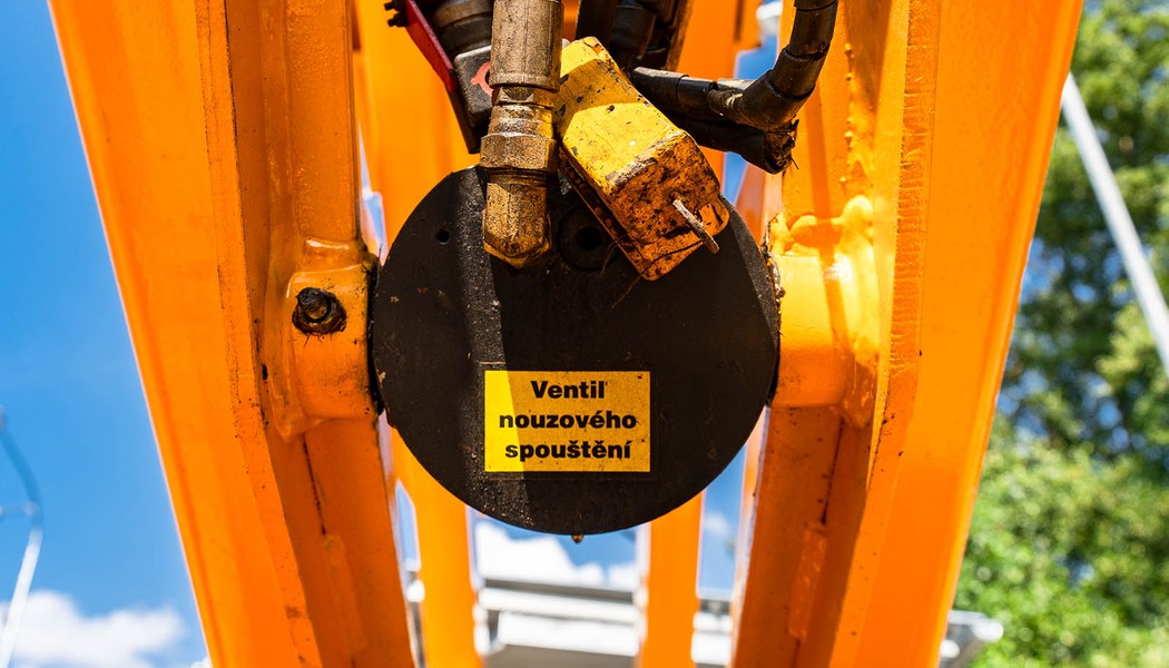 SICO RENT - nuzkova dieselova pracovni plosina Haulotte H 15 SX_w_0019