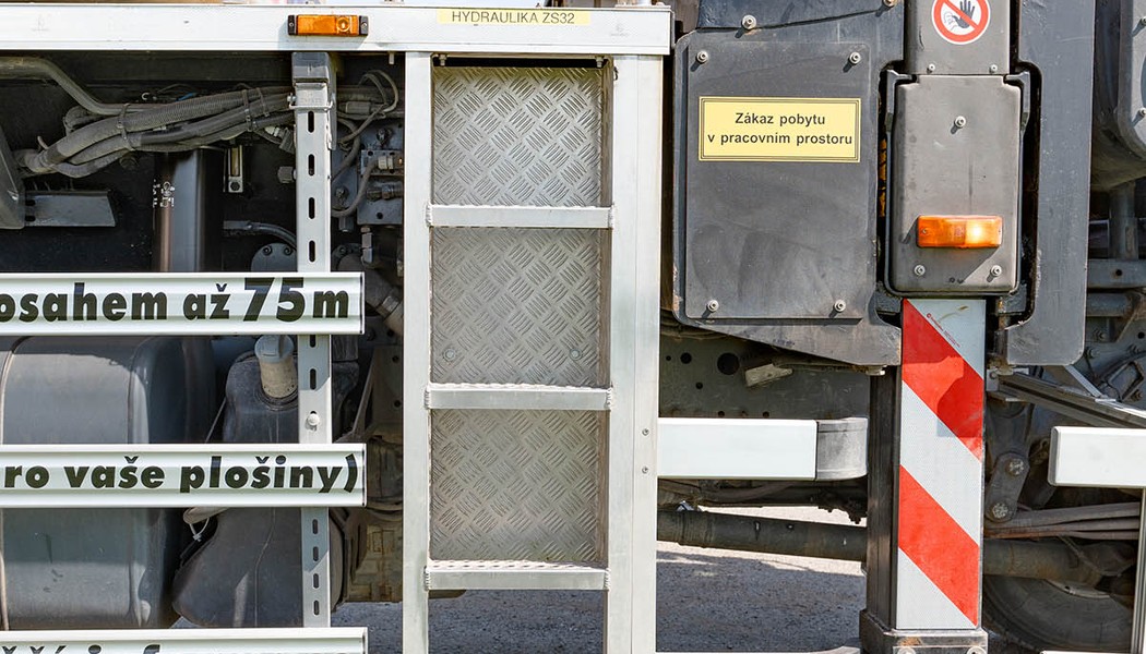 BRONTO SKYLIFT S46XDT schudky k pracovnimu kosi