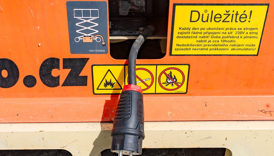 SICO_akumulatorova nuzkova plosina_JLG 10 RS_w_008