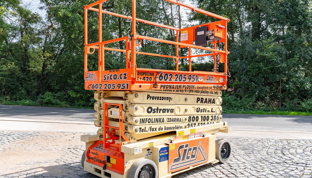 SICO_akumulatorova nuzkova plosina_JLG 10 RS_w_005