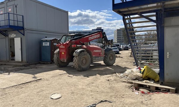 Stavba na Univerzitě Karlově v Hradci Králové