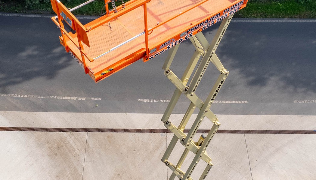 SICO_akumulatorova nuzkova plosina_JLG 10 RS_w_0024