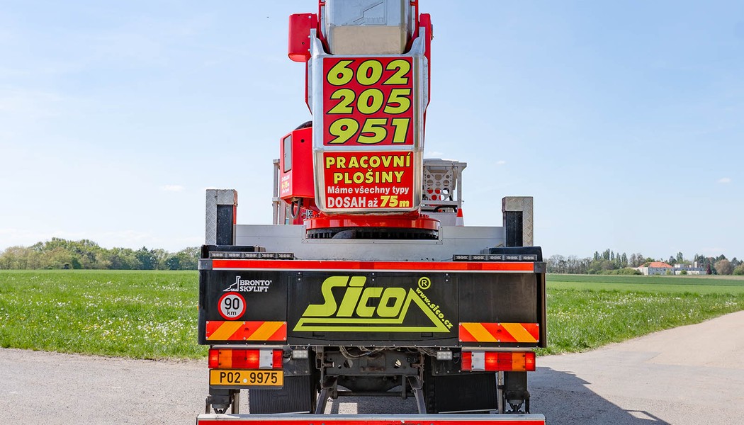 Autoplosina BRONTO SKYLIFT S46XDT zadni cast vozu