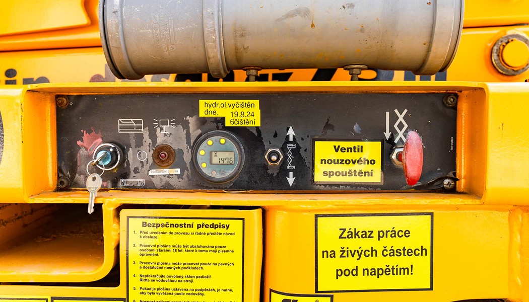 SICO RENT_nuzkova aku plosina_Haulotte Compact 12_w_0016