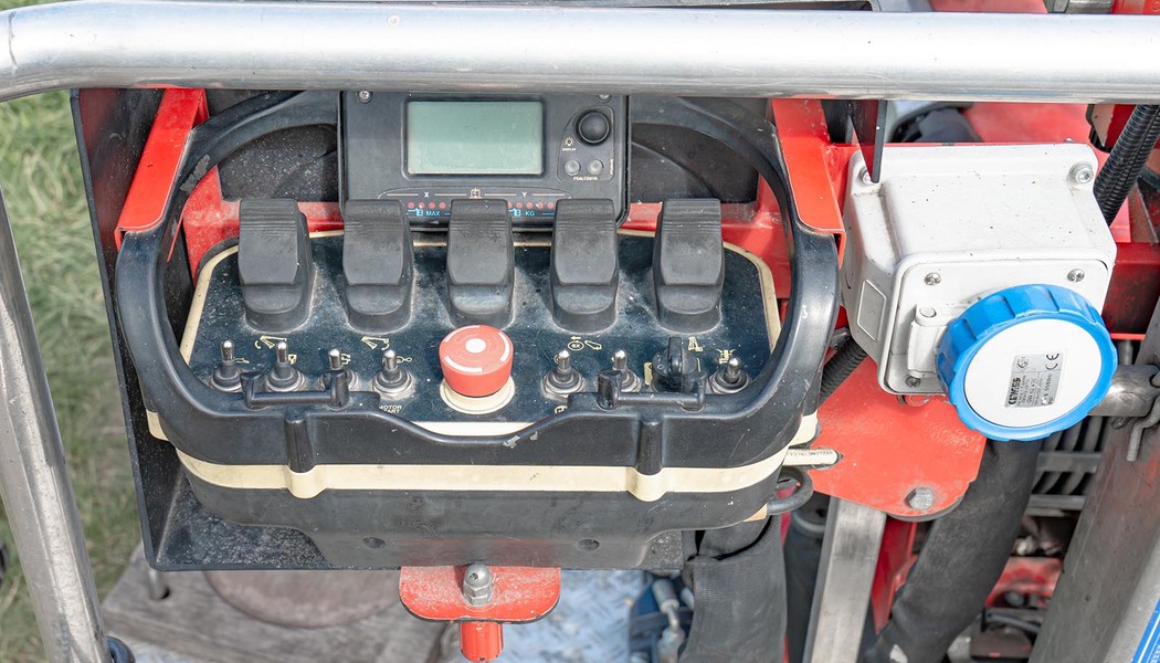 SICO RENT - Nissan Cabstar Cela DT25_017