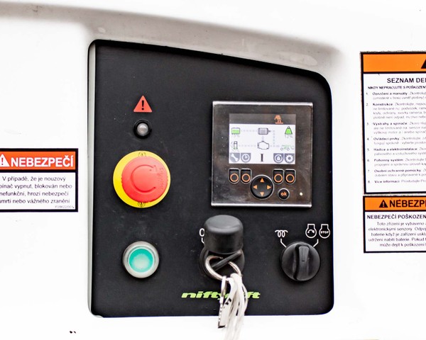 SICO - Niftylift HR 17 N - spodni ovladani_01