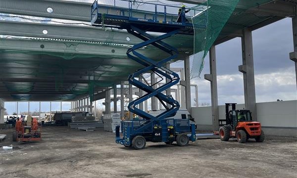 Výstavba a vybavení výrobní haly v Hradci Králové