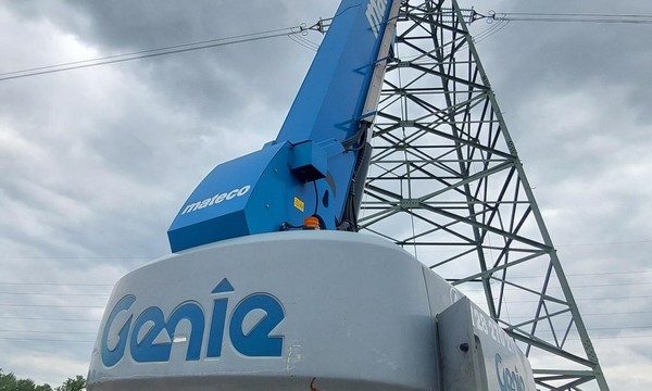 Práce na vedení vysokého napětí u Temelína